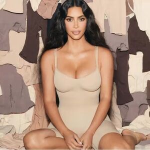 Live Show: Skims Random Pull